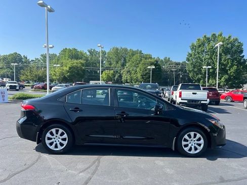 Used 2025 Toyota Corolla LE FWD image 5