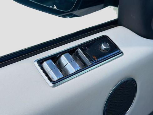 Used 2020 Land Rover Range Rover Sport SVR image 24