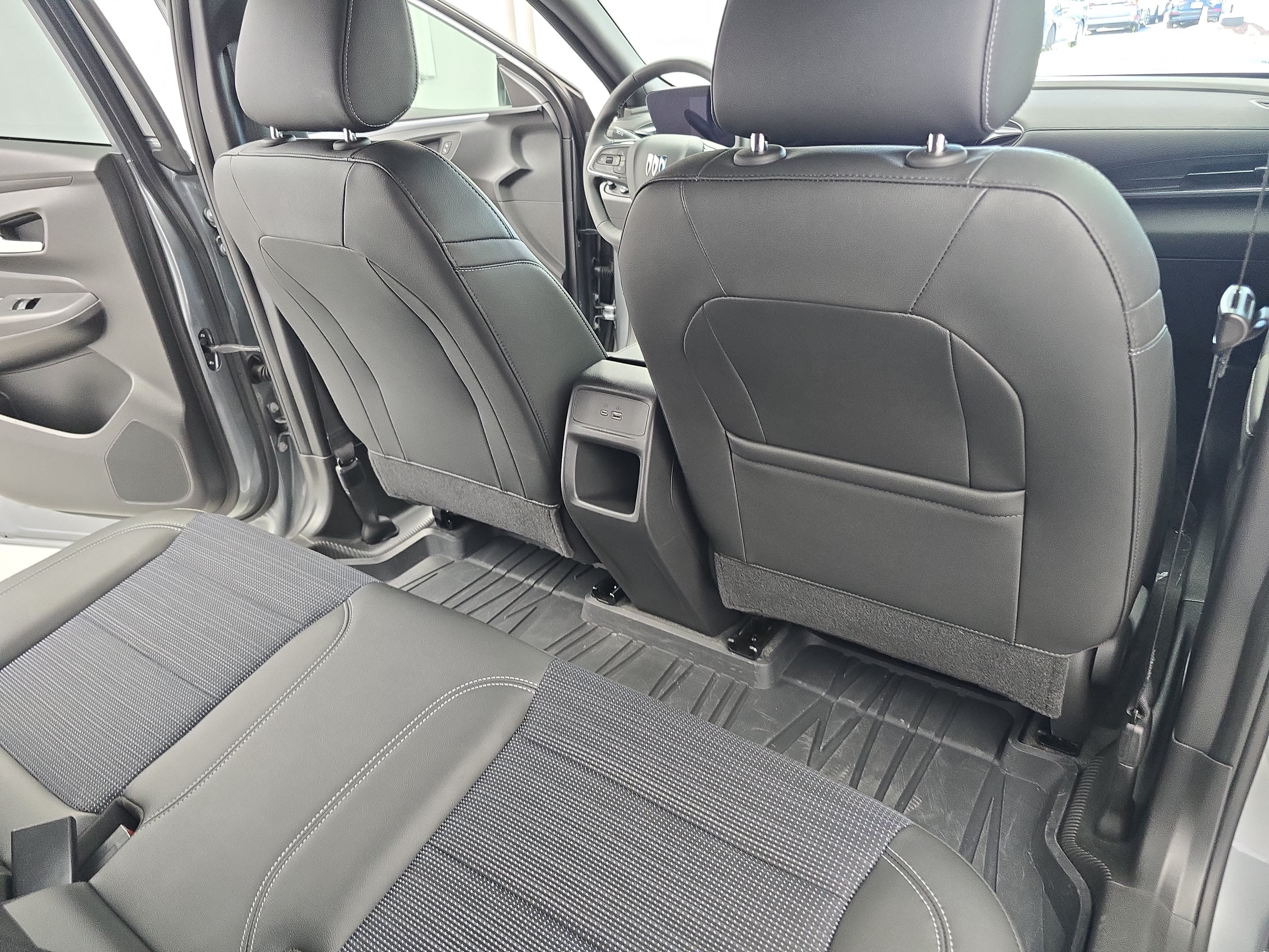 Used 2025 Buick Envista Preferred w/ Convenience I Package FWD image 11