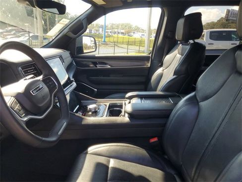 Used 2024 Jeep Wagoneer L Series II image 13