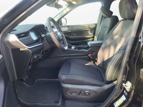 New 2025 Jeep Grand Cherokee L Laredo w/ Luxury Tech Group I image 19