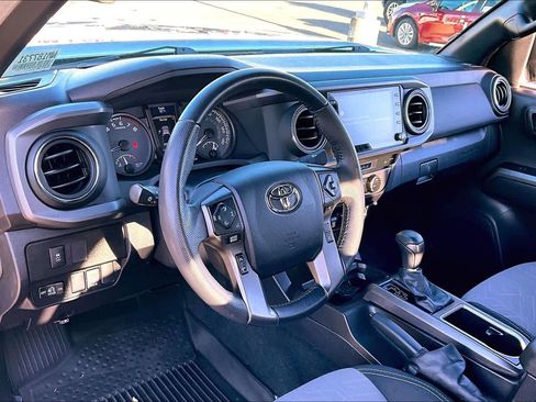 Certified 2022 Toyota Tacoma TRD Off-Road image 17