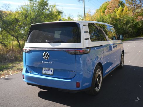 New 2025 Volkswagen ID. Buzz Pro S Plus AWD/4WD image 8