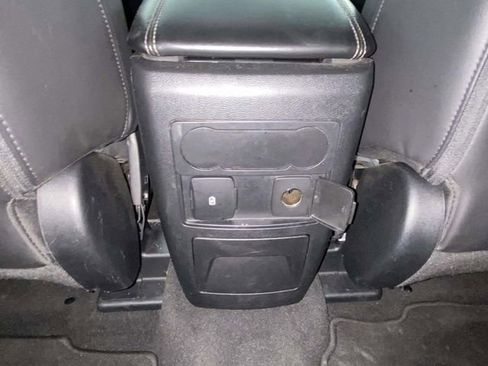 Used 2023 Ford Explorer XLT image 10