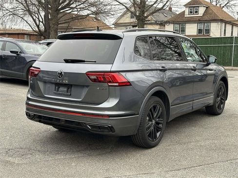 Certified 2022 Volkswagen Tiguan SE R-Line image 4