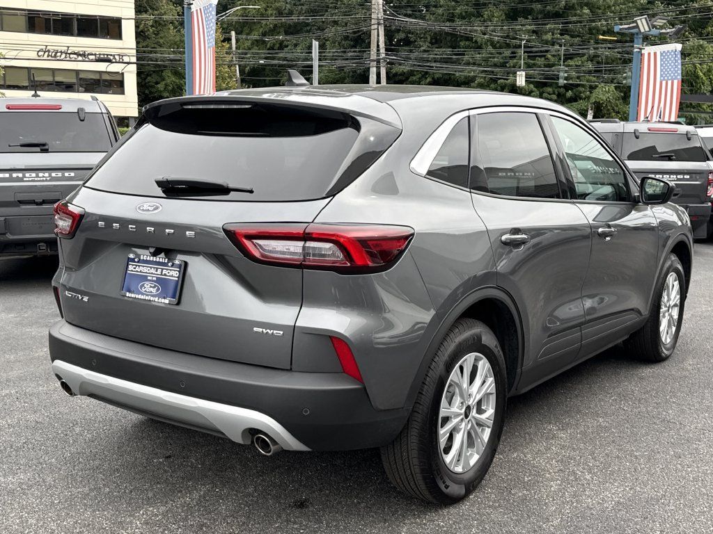 Used 2023 Ford Escape Active w/ Tech Pack #1 AWD/4WD image 4