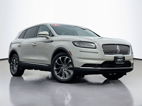 Used 2023 Lincoln Nautilus Reserve image 1