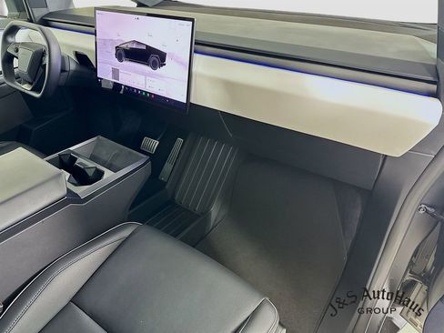 Used 2024 Tesla Cybertruck AWD Crew Cab image 37