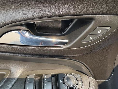 Used 2024 Chevrolet Equinox LT image 9