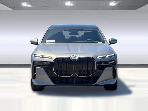 New 2025 BMW 740i image 5