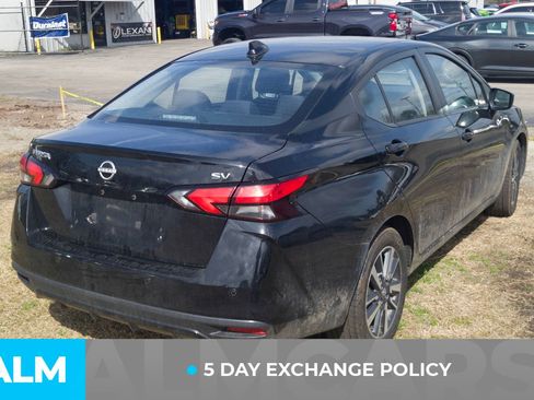 Used 2024 Nissan Versa SV image 3