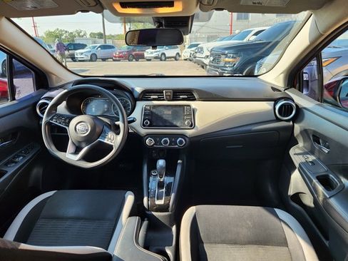 Used 2020 Nissan Versa SV image 5