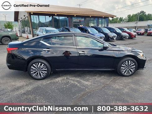 Certified 2023 Nissan Altima 2.5 SV w/ SV Premium Package AWD/4WD image 9