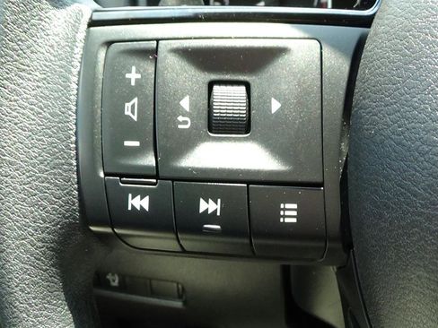 Used 2023 Nissan Rogue SV image 21