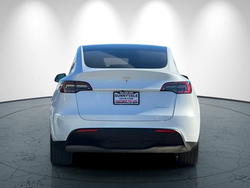Used 2023 Tesla Model Y Long Range image 5