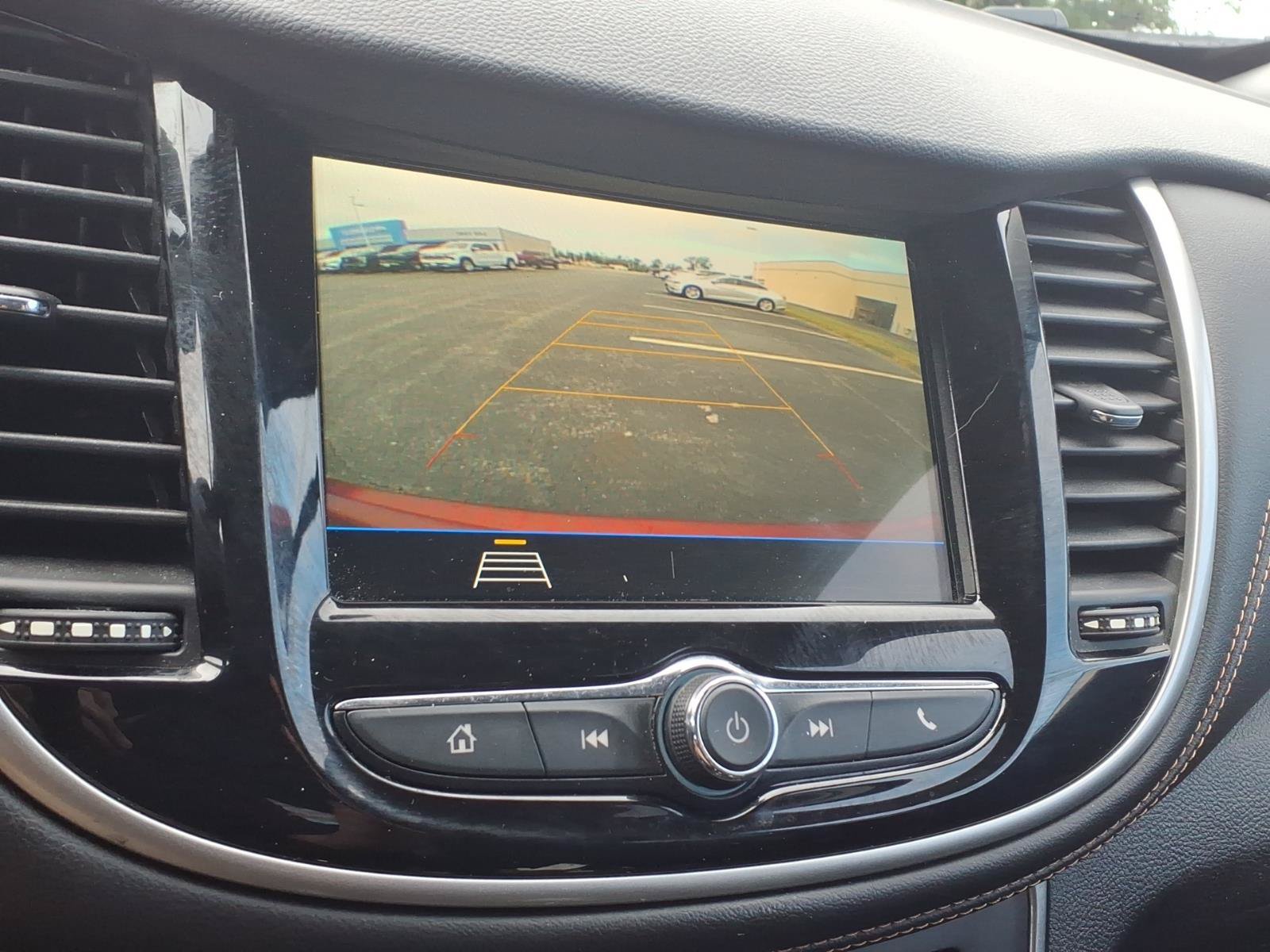 Used 2019 Chevrolet Trax LT w/ LT Convenience Package FWD image 11