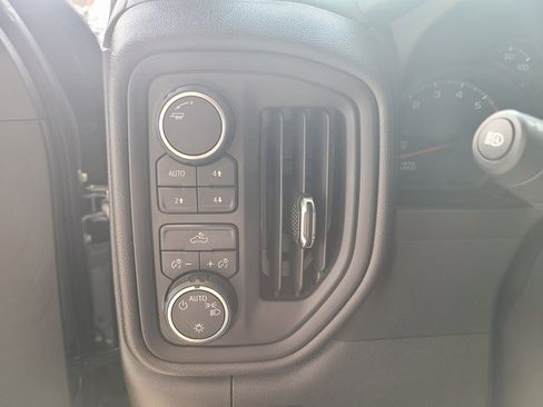 Used 2026 Chevrolet Silverado 1500 Custom Trail Boss w/ LPO, Dark Essentials Package image 15