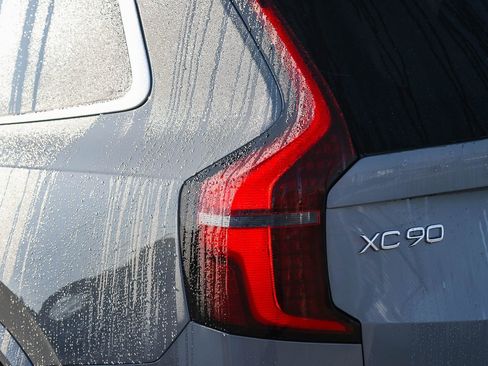 New 2026 Volvo XC90 T8 Plus w/ Protection Package Premier AWD/4WD image 11