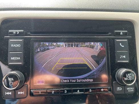 Used 2022 Honda HR-V LX image 9
