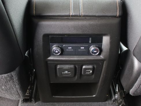 Used 2019 Chevrolet Traverse LT w/ LT Premium Package FWD image 35