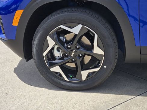 New 2026 Kia Seltos S FWD image 9