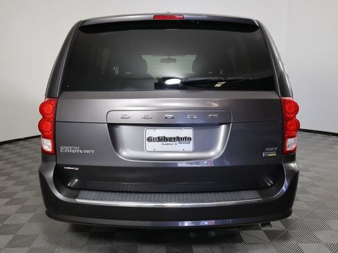 Used 2017 Dodge Grand Caravan SXT FWD image 3