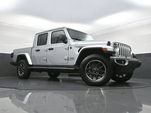 Used 2022 Jeep Gladiator Overland w/ Popular Equipment Package AWD/4WD image 25