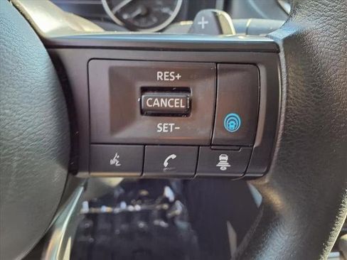 Used 2024 Nissan Rogue SV image 9