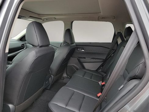Used 2025 Nissan Rogue SV w/ SV Premium Package FWD image 9