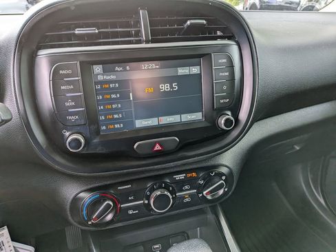 Used 2020 Kia Soul S FWD image 21