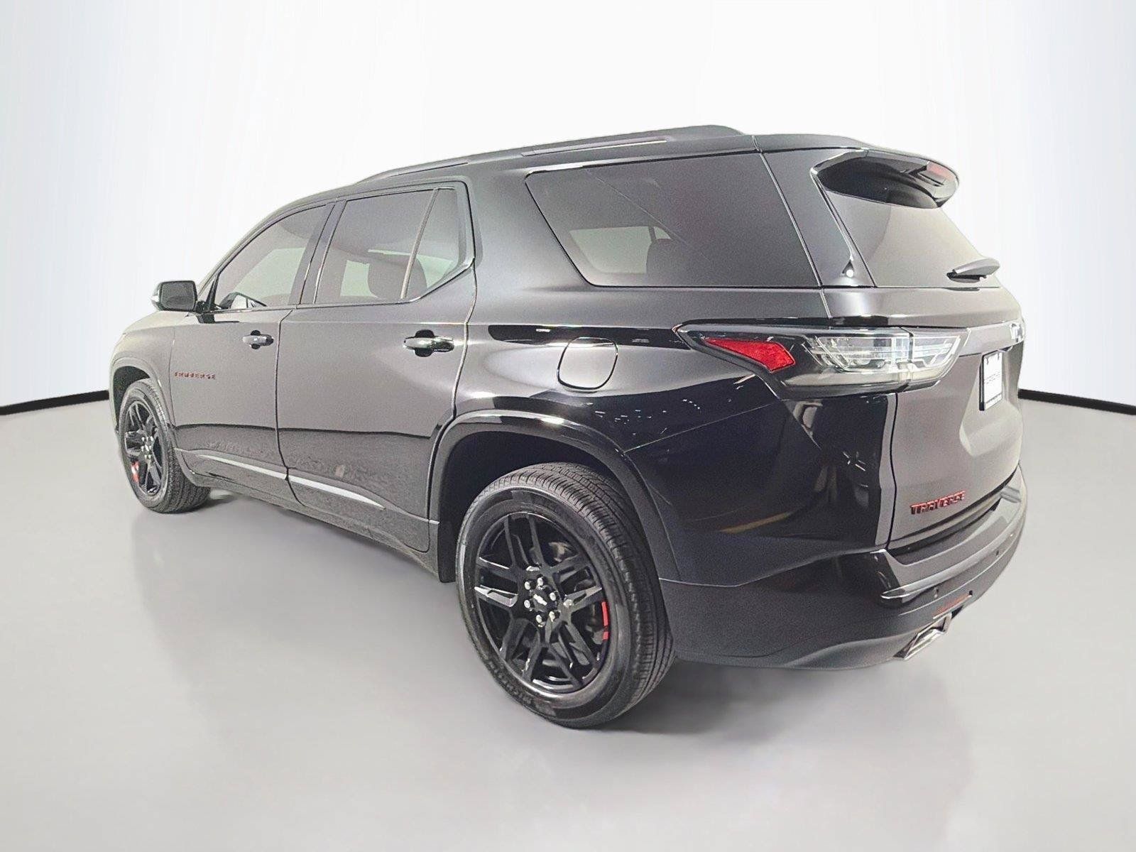 Used 2020 Chevrolet Traverse Premier w/ Redline Edition AWD/4WD image 3