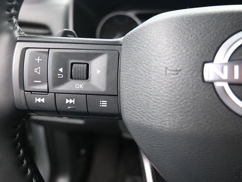 Used 2025 Nissan Rogue SV AWD/4WD image 18