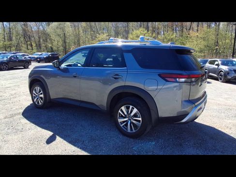 Used 2024 Nissan Pathfinder SL w/ Cargo Package AWD/4WD image 6