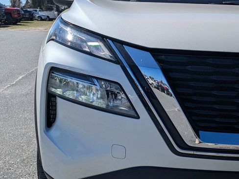 Used 2023 Nissan Rogue SV image 9