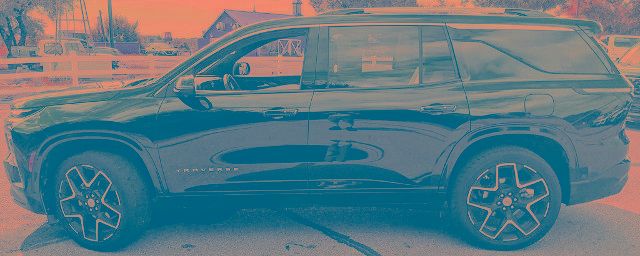 Used 2025 Chevrolet Traverse High Country FWD image 5