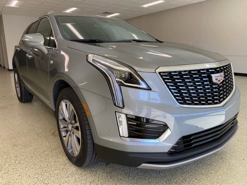 Used 2025 Cadillac XT5 Premium Luxury image 3