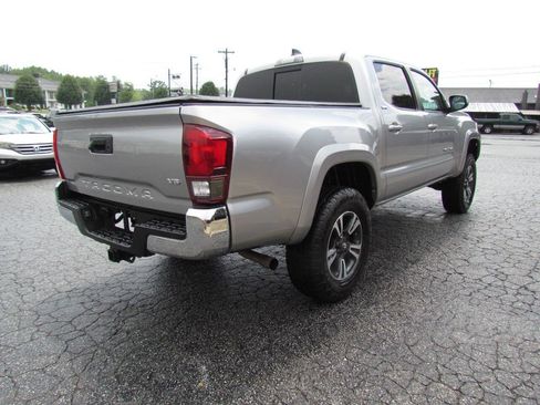 Used 2021 Toyota Tacoma SR5 RWD image 5
