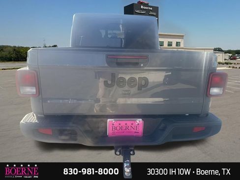 Used 2022 Jeep Gladiator Sport AWD/4WD image 11