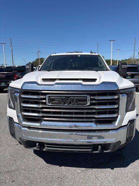 Used 2024 GMC Sierra 2500 SLE w/ SLE Value Package; AWD/4WD image 3