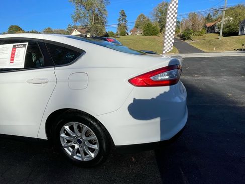Used 2015 Ford Fusion S image 5