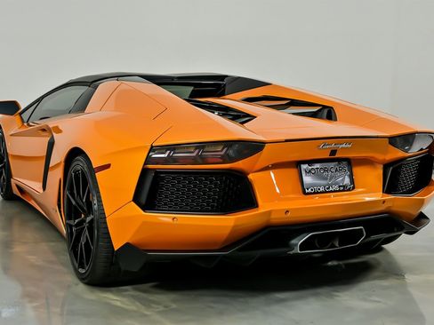 Used 2016 Lamborghini Aventador LP 700-4 image 9