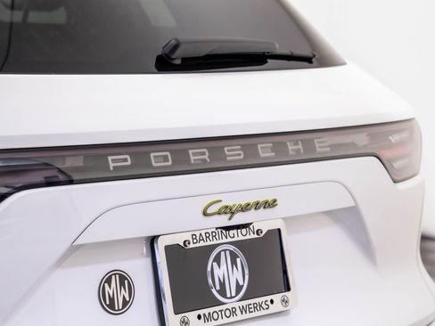 Certified 2022 Porsche Cayenne Platinum Edition image 39