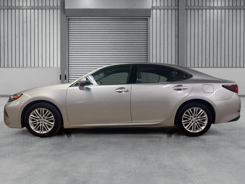 Used 2016 Lexus ES 350 w/ Premium Package w/Wood Trim FWD image 32