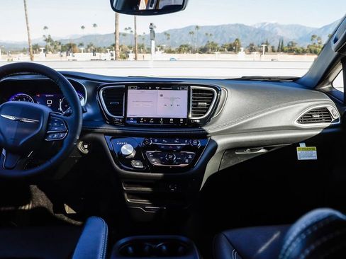 New 2026 Chrysler Pacifica Select w/ S Appearance Package image 14