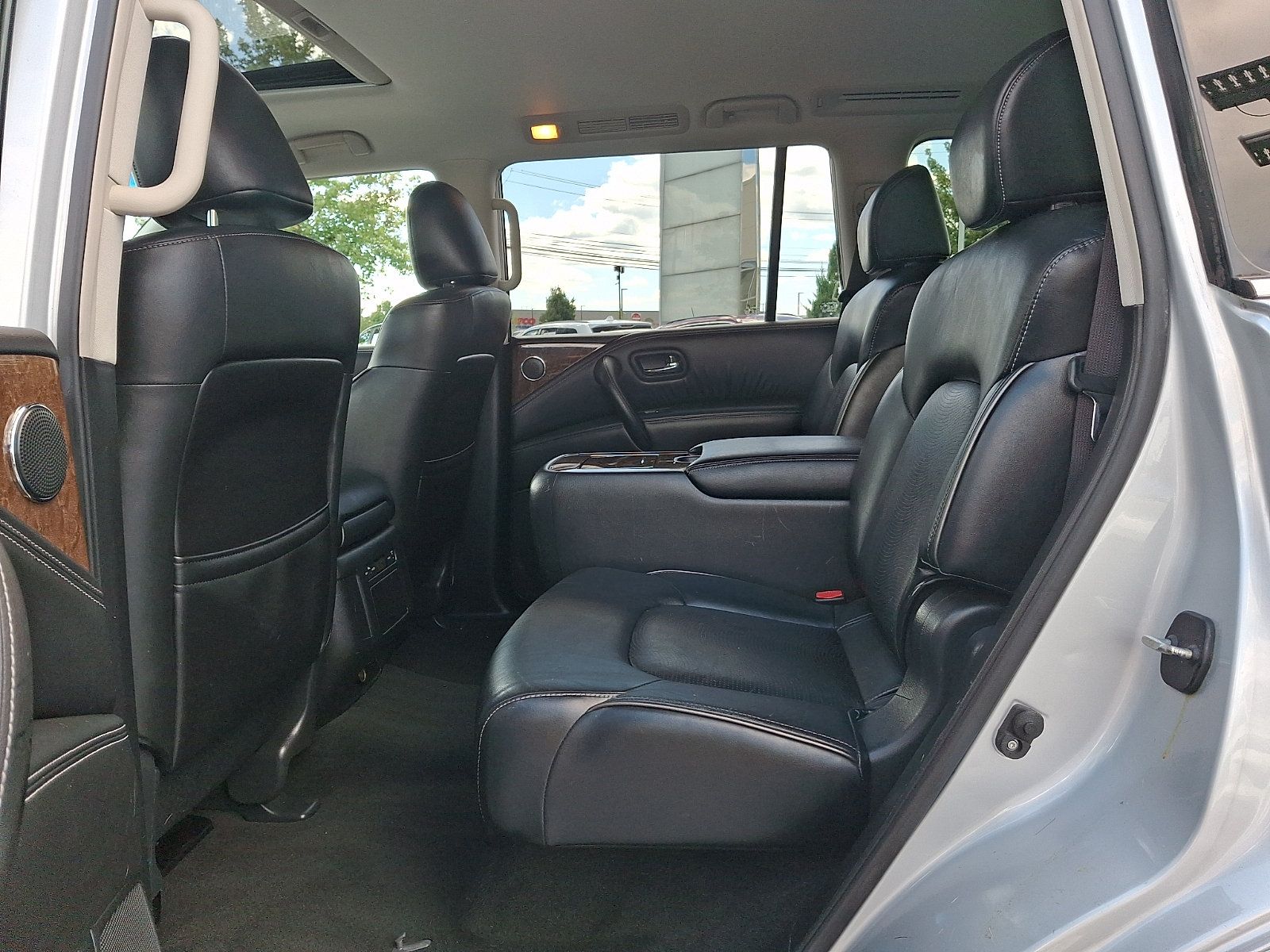 Used 2017 INFINITI QX80 4WD w/ Driver Assistance Package image 9