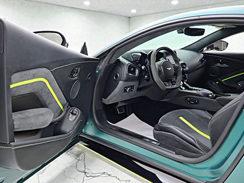 Used 2023 Aston Martin V8 Vantage Coupe image 46