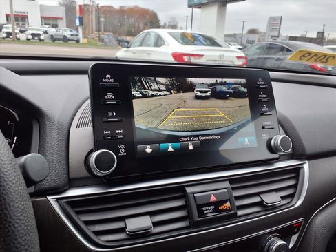 Used 2019 Honda Accord EX image 11