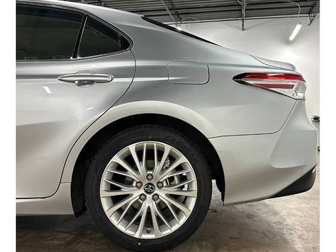 Used 2018 Toyota Camry XLE FWD image 10