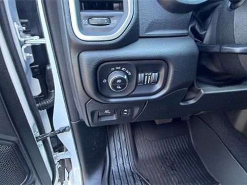 New 2026 RAM 1500 4x4 Crew Cab image 32