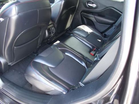 Used 2016 Jeep Cherokee Trailhawk image 24